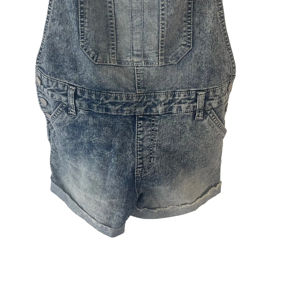 Mono corto con tirantes No Boundaries para mujer talla grande 11-13 calce relajado Foto 4 de 4