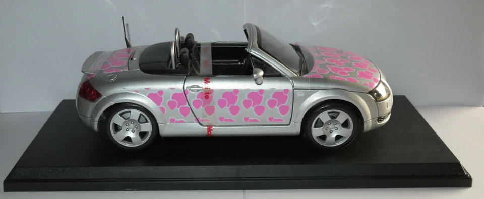 Raro Maisto Edizione Speciale Audi TT Roadster Valentine 1/18 In Scatola #31878 - Immagine 3 di 4