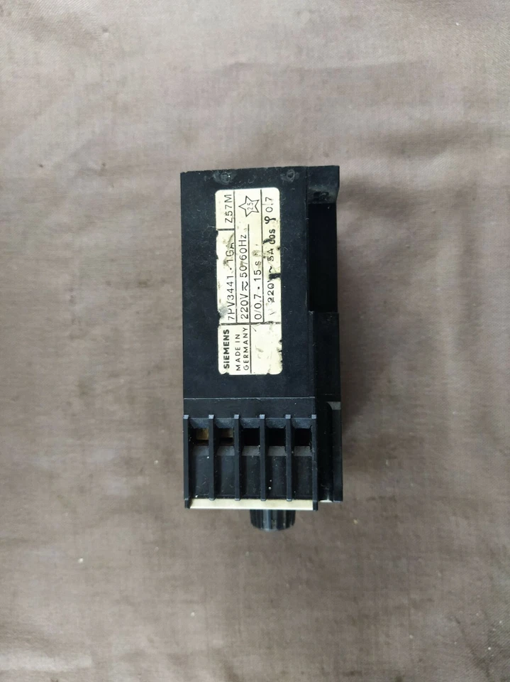 Temporizador Siemens 7PV3441-1GA 7PV34411GA 0,7 a 15 segundos 7PV34 Foto 3 de 4