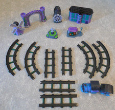 SCOOBY-DOO WIND-UP TRAIN PLAYSET, INCOMPLETE MIXED SET OF TWO STYLES, 1999