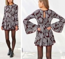 Urban Outfitters Ecote Sascha Bell Sleeve Paisley Red Dress Size 6 Boho Swingy