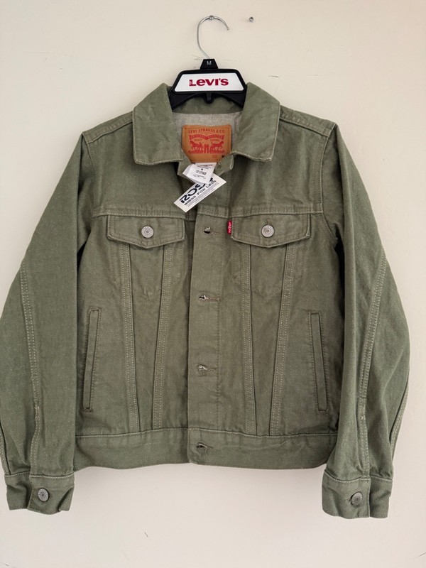 NWT Levi's Girl's Denim Trucker Jacket-Medium