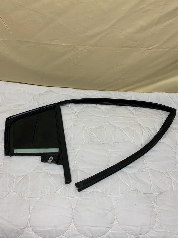 Dodge Charger 2011-2023 lado izquierdo del conductor ventilación trasera ventana de vidrio OEM Foto 3 de 4