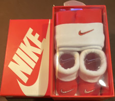 Nike Newborn Christmas 2-Piece Hat & Booties ...