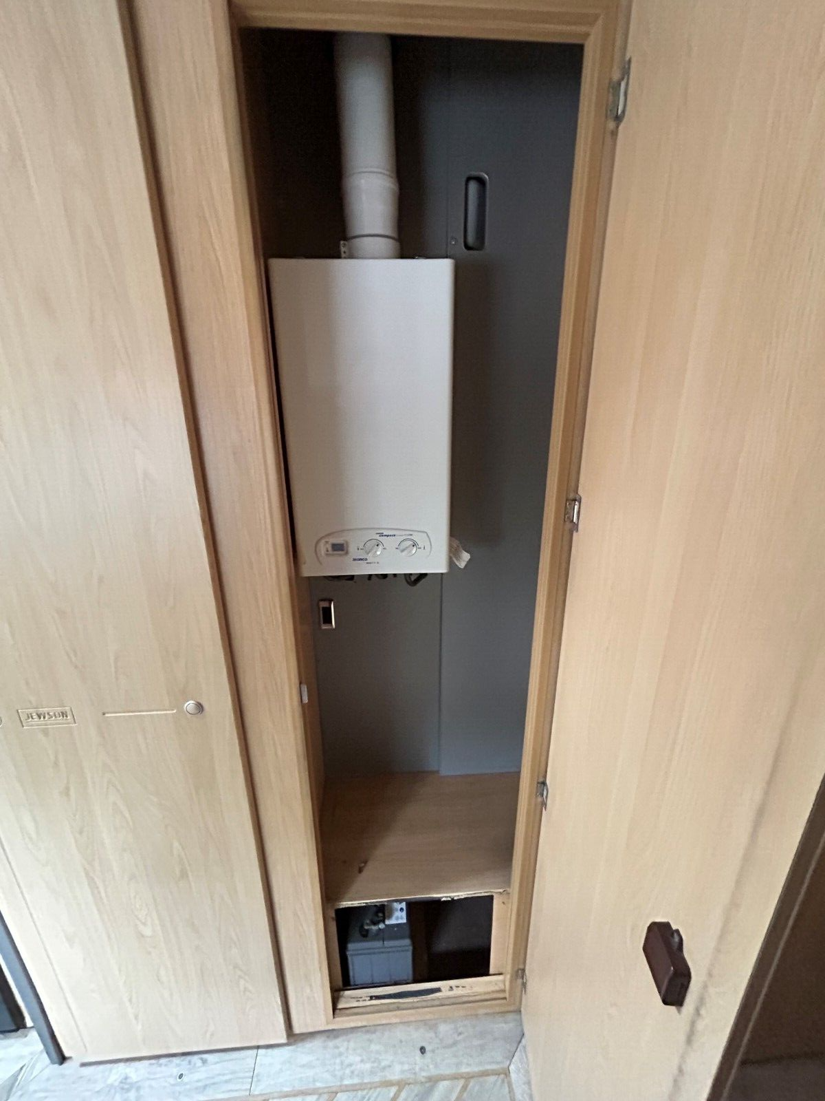 Mercedes KRM race motorhome 7.5t Mercedes 815 Atego - Rear Garage - Picture 13 of 13