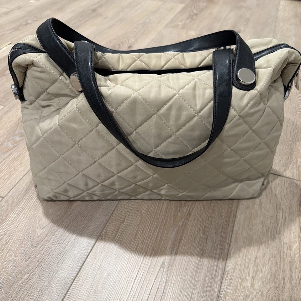 Bolsa tote Knomo Jesi acolchoada náilon 15” para laptop bege 16” X 12” X 3” em excelente estado usado - Imagem 2 de 4