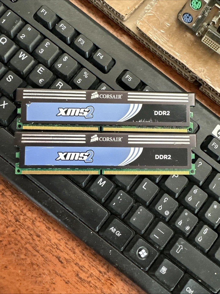 4GB 2x2GB PC2-6400 DDR2-800 CORSAIR CM2X2048-6400C5C XMS2-6400 MEMORY KIT - Immagine 3 di 3