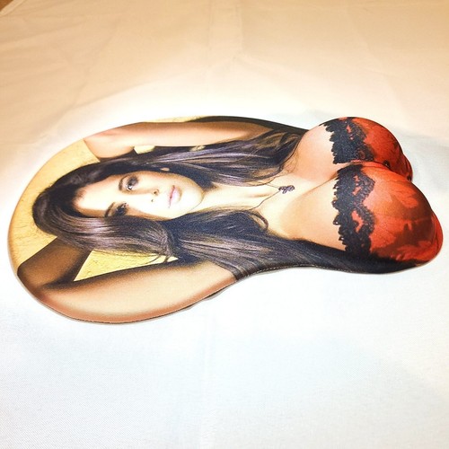 Sexy 3D Mouse Pad with Gel Wrist Support Rest - Picture 2 of 4