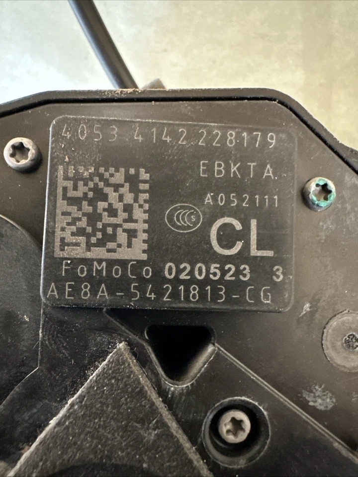 Ford Edge 2013-2024 actuador de bloqueo de pestillo de puerta del lado del conductor delantero izquierdo OEM Foto 4 de 4