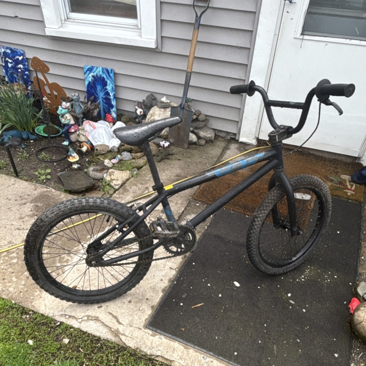 Giant BMX Bike 20 in Black Steel Frame BMX Bars Unisex Adults 1