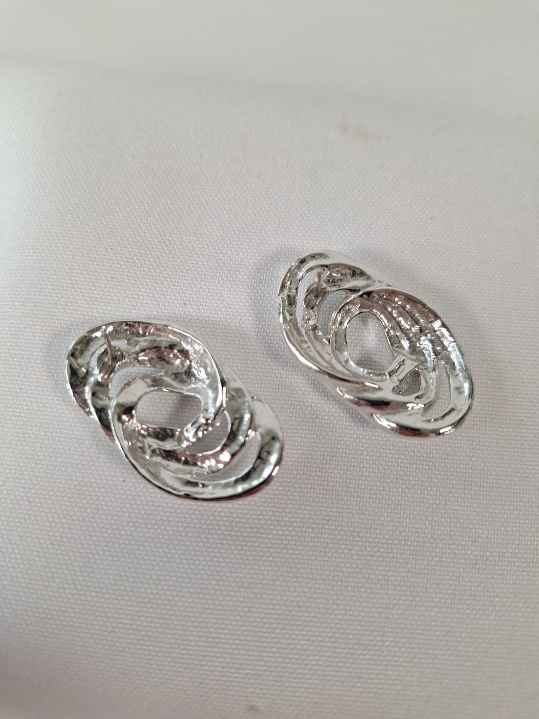 Vintage Stud Earrings - Interlocking Link Design … - image 4