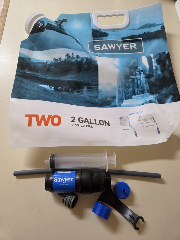 Sawyer filter.Sawyer 2 Gallon Gravity Feed Water Purification System for Hiking