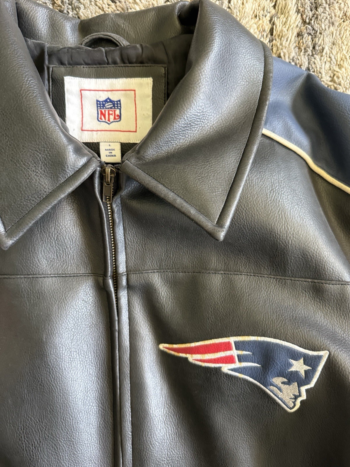 Vintage NFL New England Patriots Faux Leather Jacket Embroidered Logo Mens L view 2