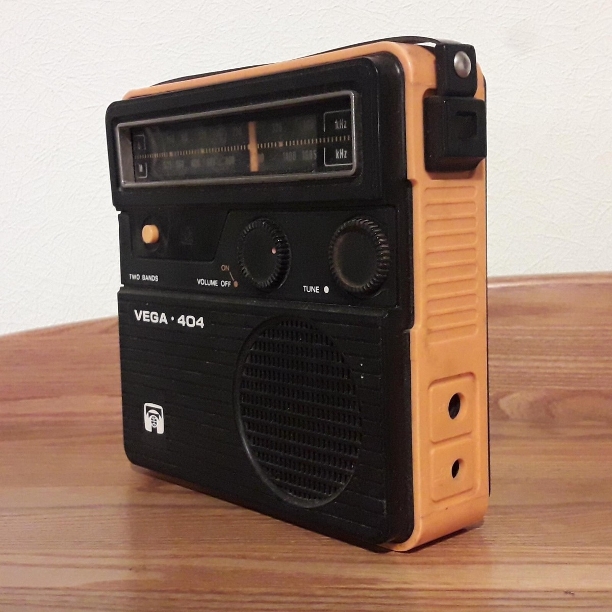 VEGA-404 G Vintage 1978 Russian Transistor Radio Receiver USSR