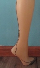 1 pr. Women's Sheer Seamed Non-Stretch Nylon Stockings Size One Size 