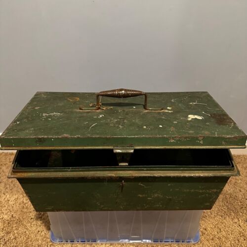 Vintage Green Metal Storage Tool Tackle Fishing Box w tray & lock loop Rustic XL - Picture 11 of 21
