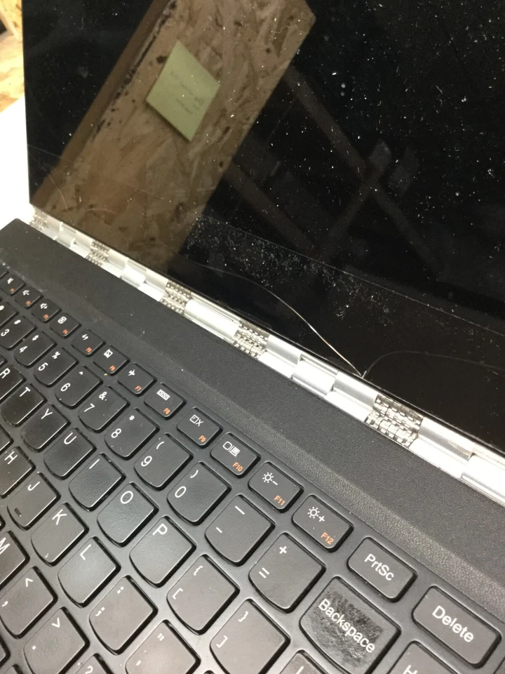 Lenovo Yoga 900-13ISK2 Laptop Intel Core i5 6th Gen.-DOES NOT POWER/CRACKED -MZ - Image 3 of 4