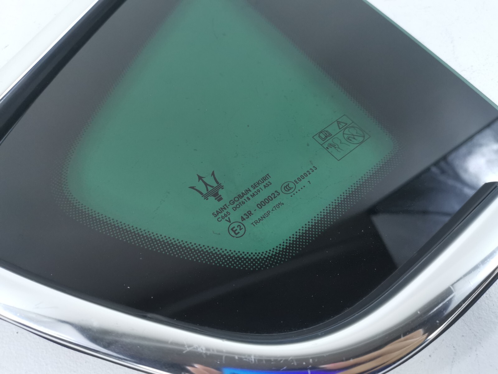 17-20 MASERATI Levante REAR RIGHT PASSEN SIDE QUARTER WINDOW GLASS 06701010600