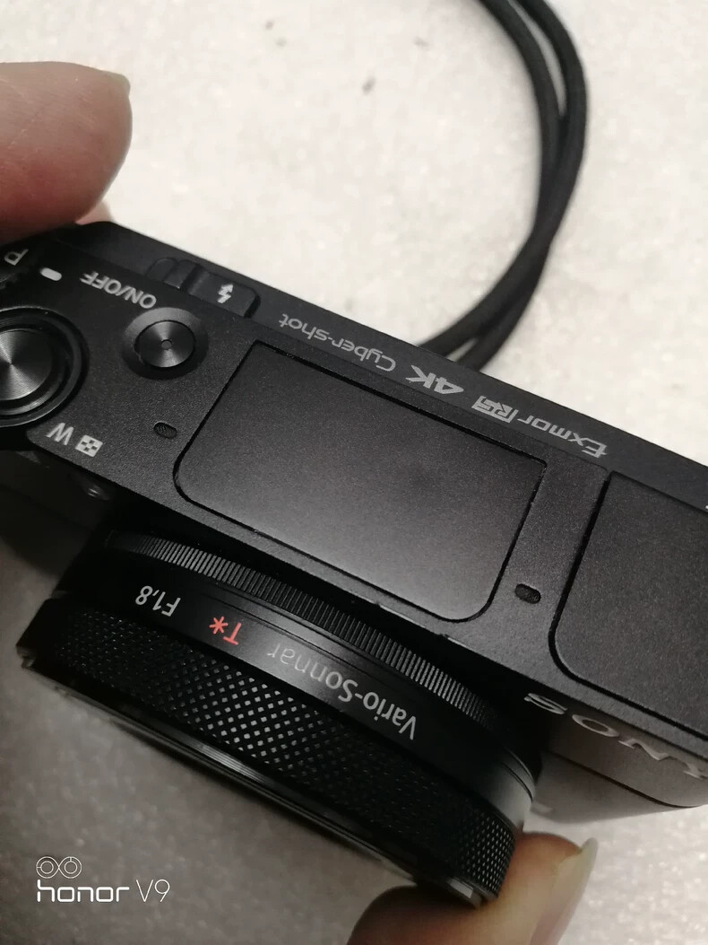 Sony Cyber-Shot DSC-RX100V RX100M5 Compact Digital Camera Flip