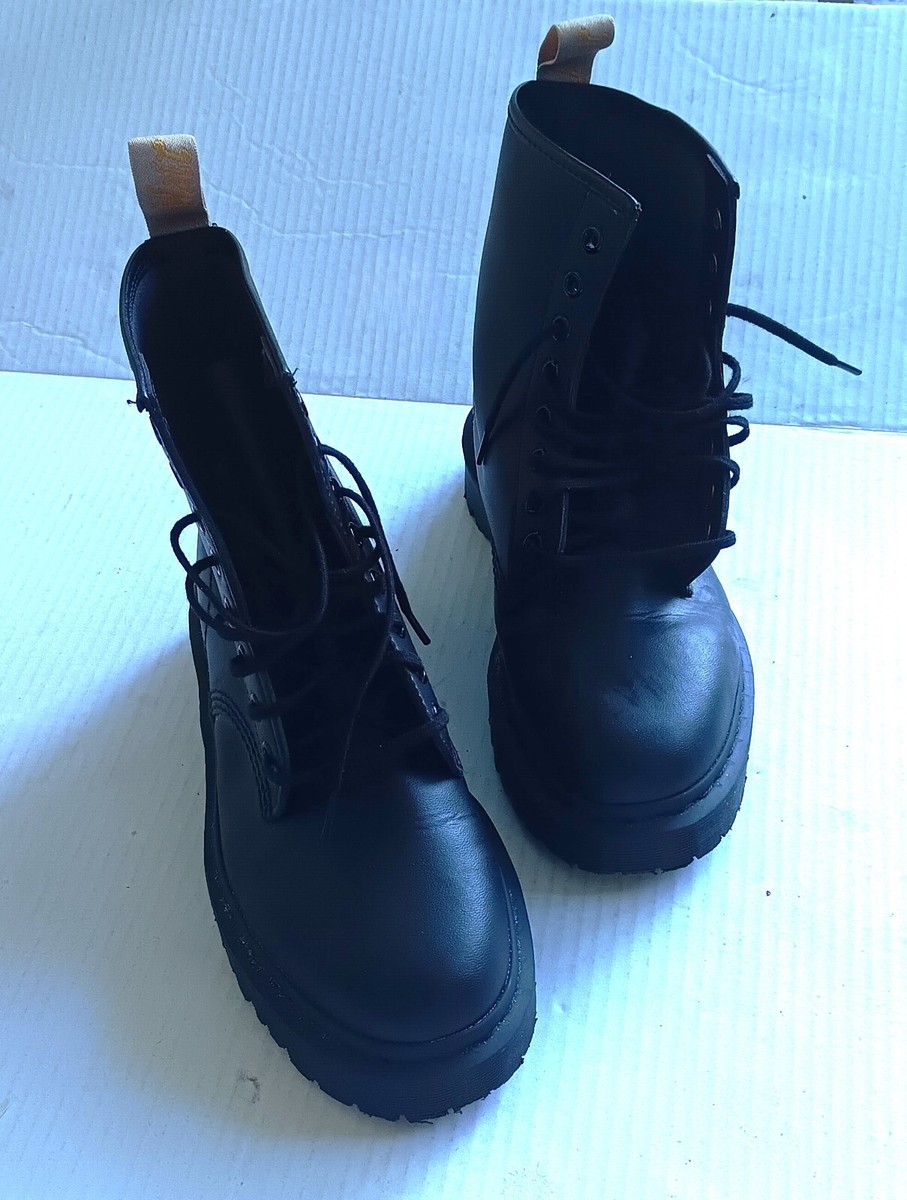 Dr. Martens AirWair Mono Vegan Leather 27032 Lace Up Boots Sz 9