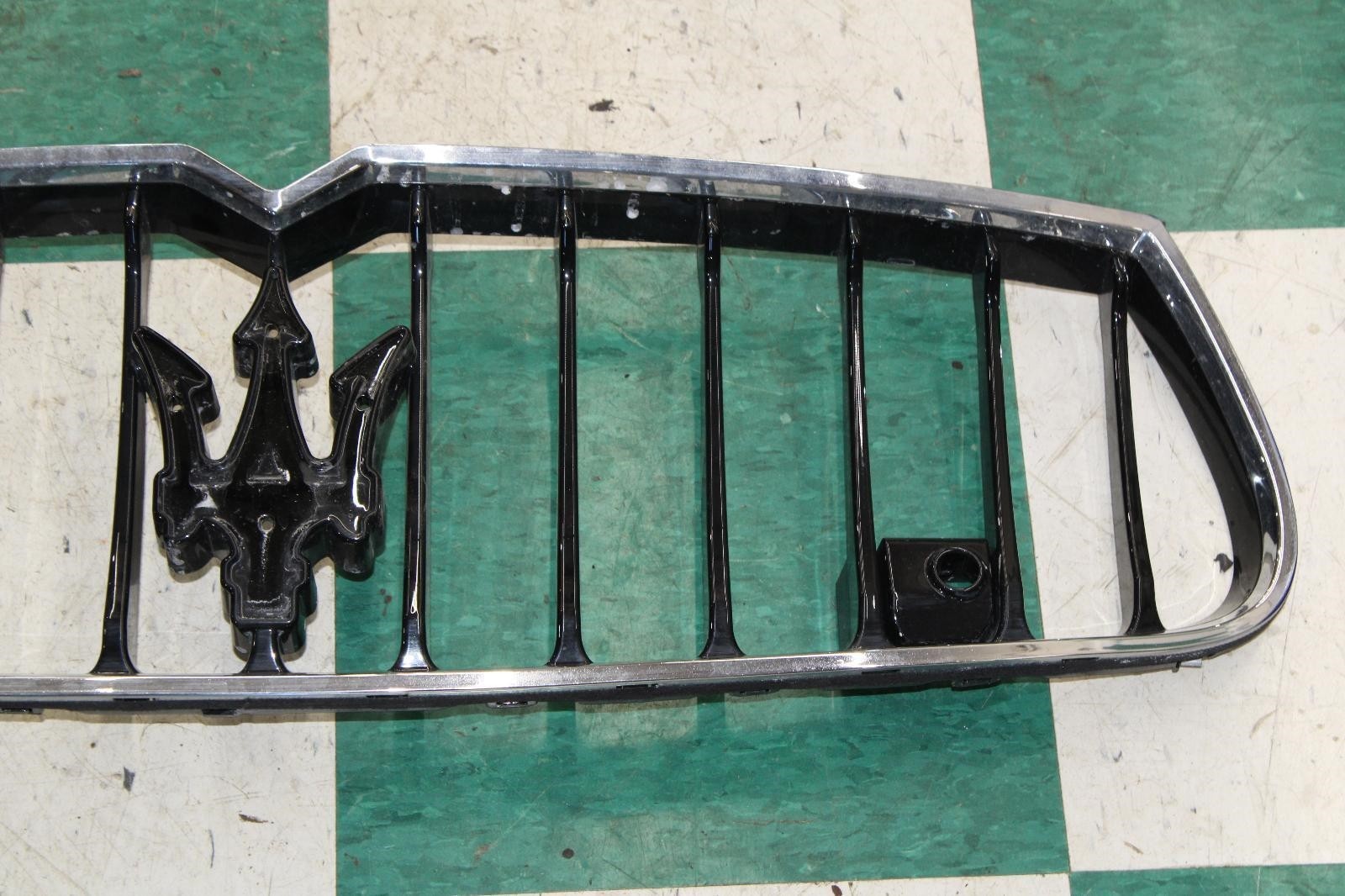 14-17 Ghibli Black Painted Grill OEM Center Upper Bumper Grille Factory WTY OE