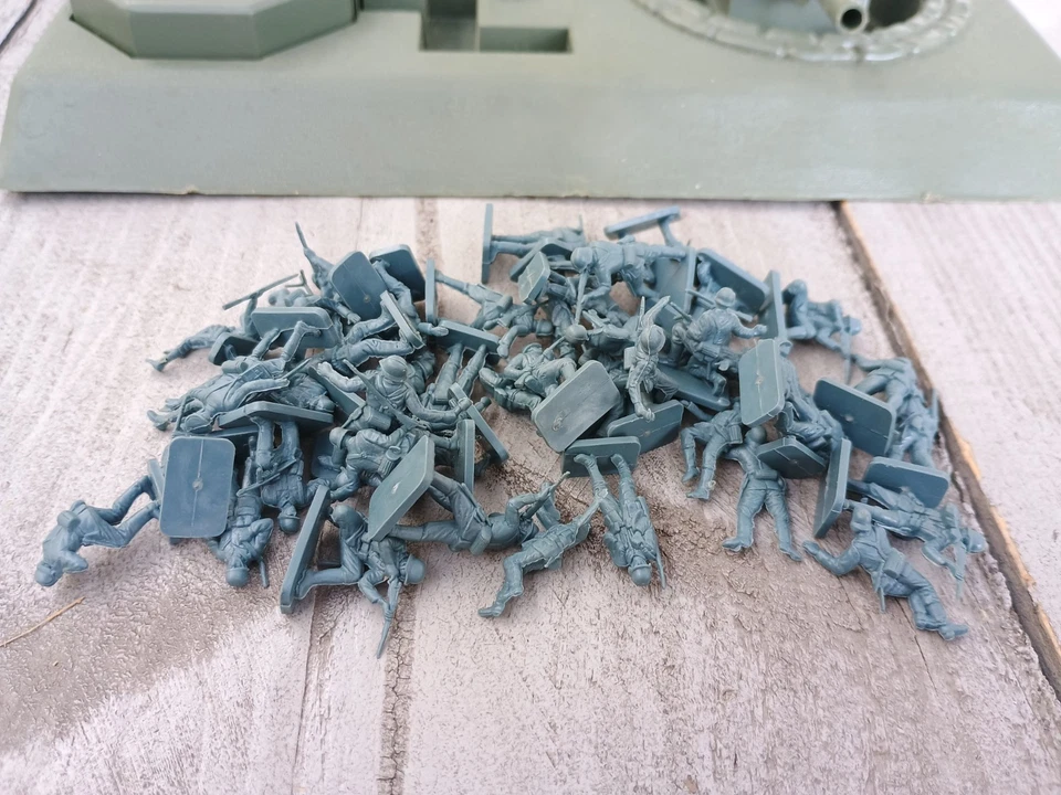 AIRFIX - Gun Emplacement Assault Set - 1:72 + Airfix German Infanterie  - Bild 2 von 4