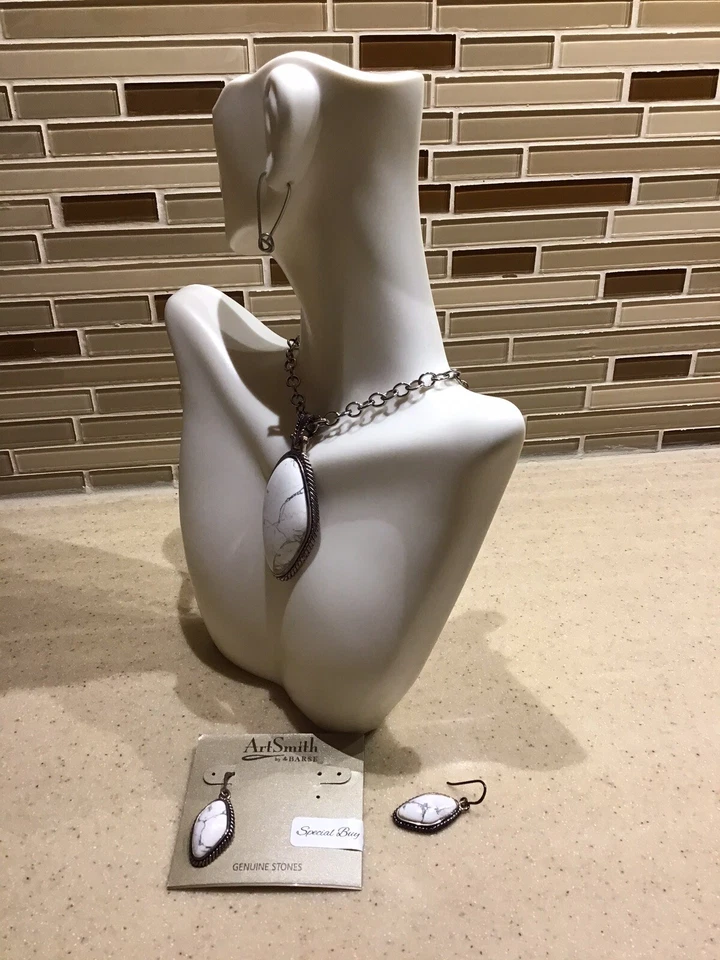 JUEGO DE PENDIENTES Y ANILLOS COLLAR HOWLITA BLANCO BARSA. PLATEADO Foto 4 de 4