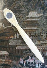 Coupe-papier ouvre-lettre ancien Art Deco bakélite ou celluloid Sainte Vierge