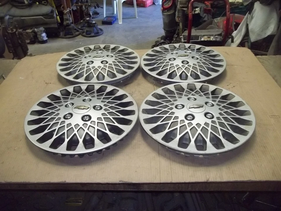 86-90 Chevrolet Celebrity Tapacubos Llanta Cubierta Tapacubos 14" OEM USADO 3165A CONJUNTO Foto 2 de 4