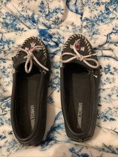 Minnetonka Gray Leather Moccasins Shoes Beaded Thunderbird Women  s Size 8.5