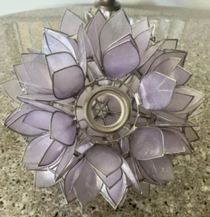 Lavanda Púrpura Capiz Shell Pétalo de Loto Flor Colgante Pantalla NUEVO  Foto 2 de 4