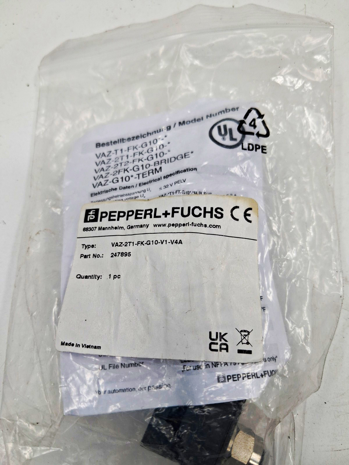 Pepperl+Fuchs VAZ-2T1-FK-G10-V1-V4A Shielded DC Digital Connector