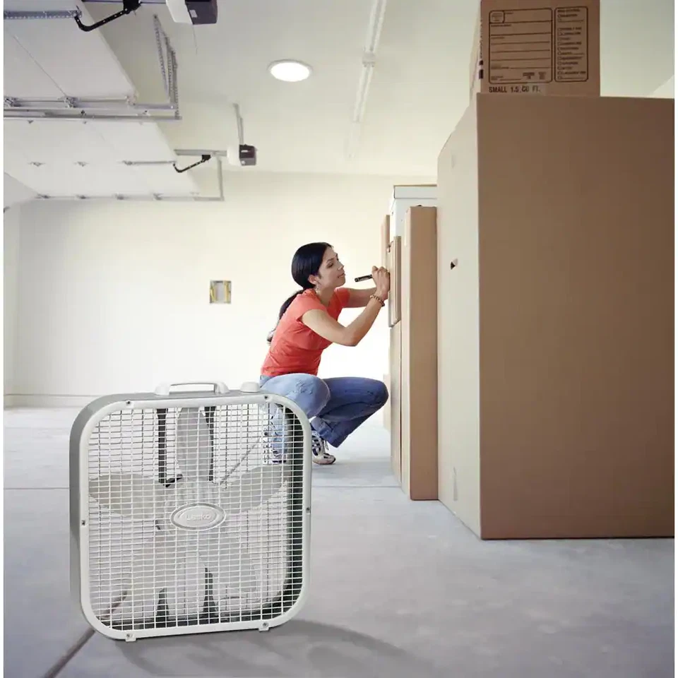 Ventilador de caja Lasko 20 pulgadas 3 velocidades blanco ahorro inteligente eficiencia energética 1820 CFM transporte manual Foto 4 de 4