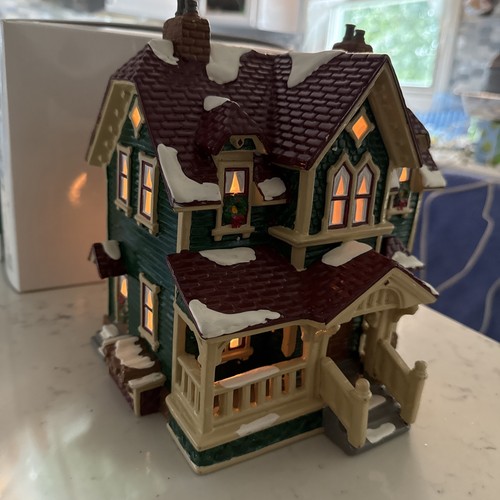 Originale Snow Village Department 56 Hartford House #54267 con luce zero danni - Foto 2 di 9