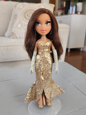 green emerald velvet dress MGA Entertainment Bratz The Movie Series 10 Inch Doll Set main image 1