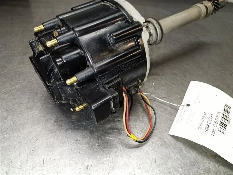 Distributor from 1977 Chevrolet Blazer 5.7L 8835150 - Image 4 of 4