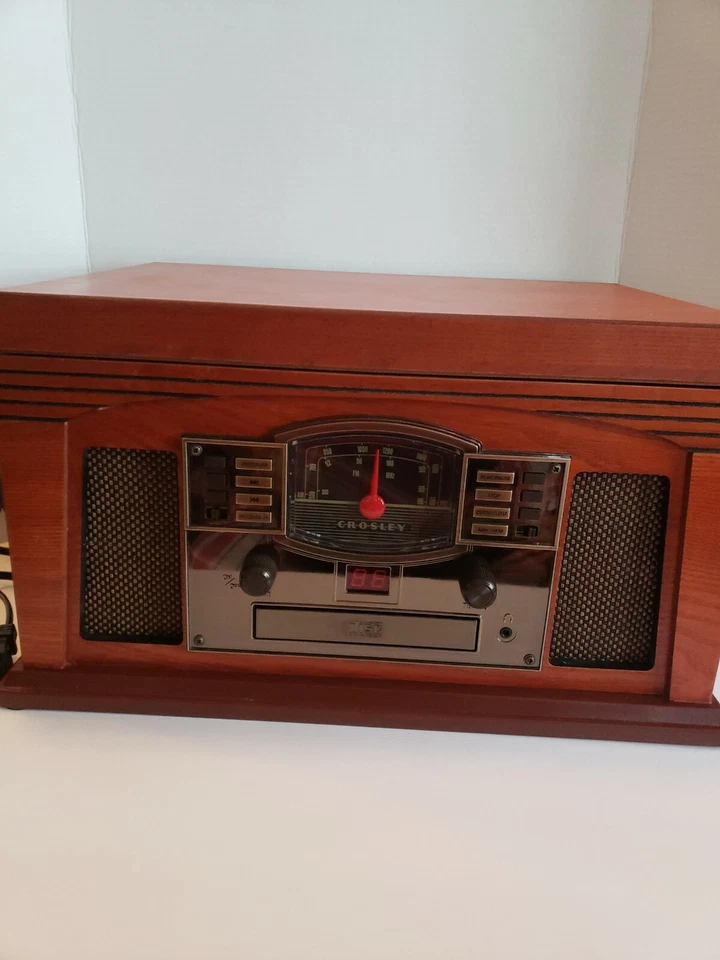 Crosley Lancaster 5 in 1 entertainment system. Pre-owned. Record, cd, cassette - Image 2 of 4