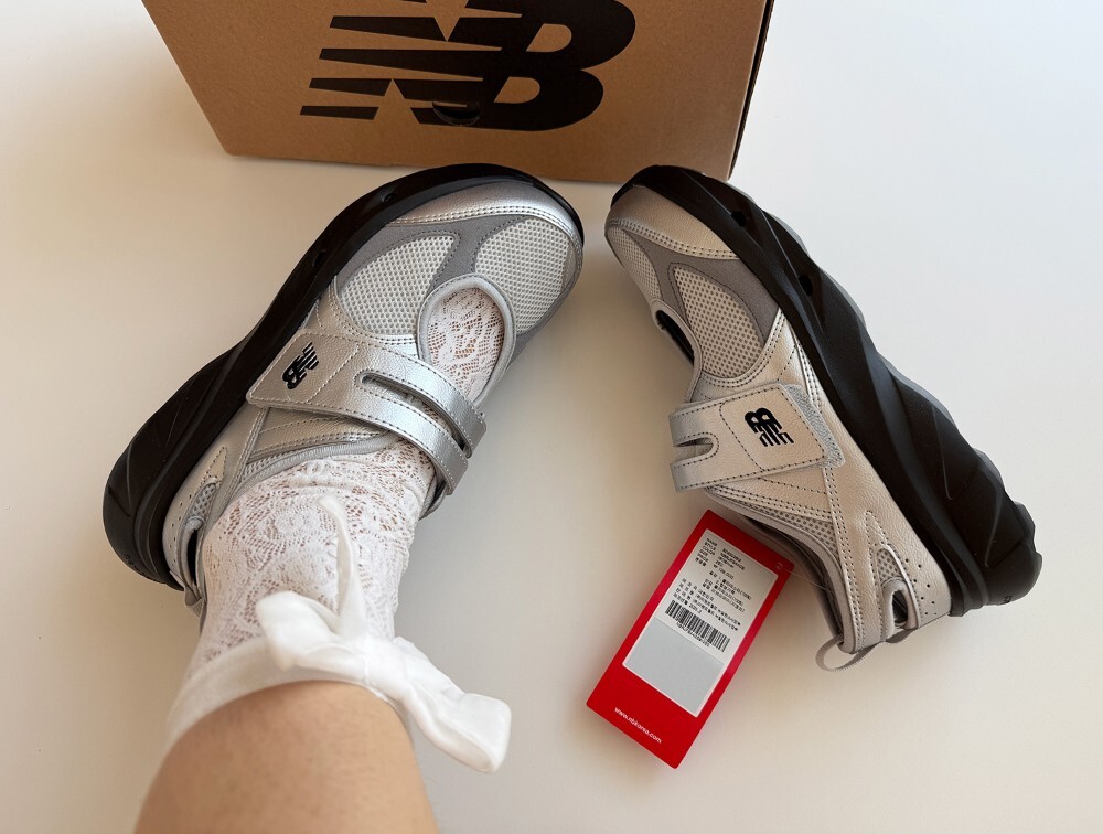 New Balance Breeze Womens Mary Jane Sneakers Metallic Silver