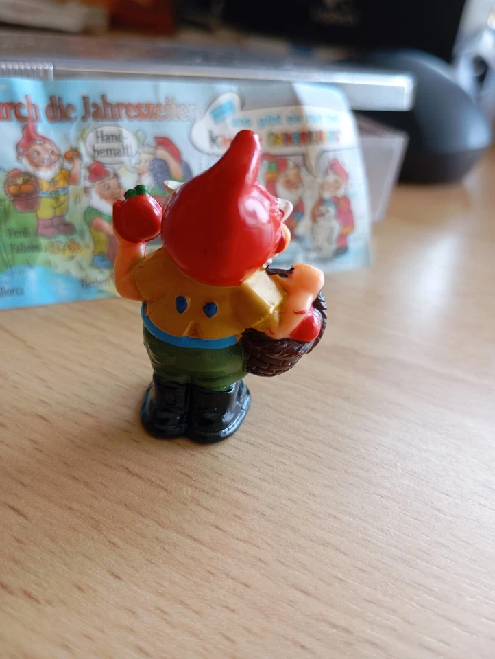 Kinder Ü Ferdi Fallobst mit roten Äpfeln  sehr seltene bemalte Figur mit Fehlern - Bild 3 von 4