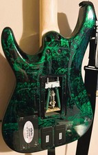 Зеленые электрогитары Schecter с однородным корпусом - огромный
