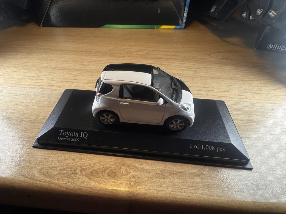 Minichamps Toyota iQ Geneva 2009 1:43 White/Black — 1 of 1008 pcs - Image 2 of 4