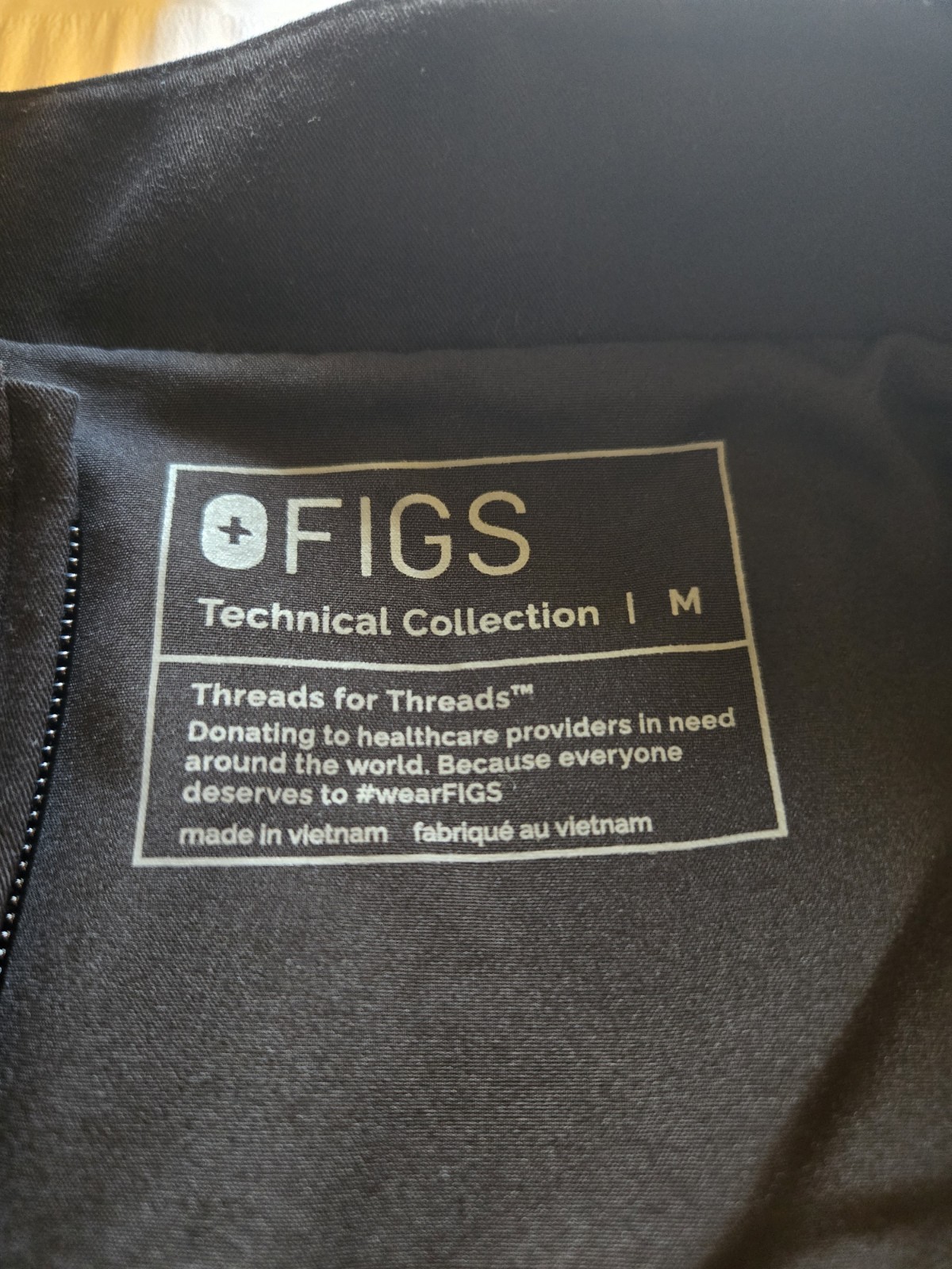 Figs Technical Scrub Jacket Size Medium - image 2