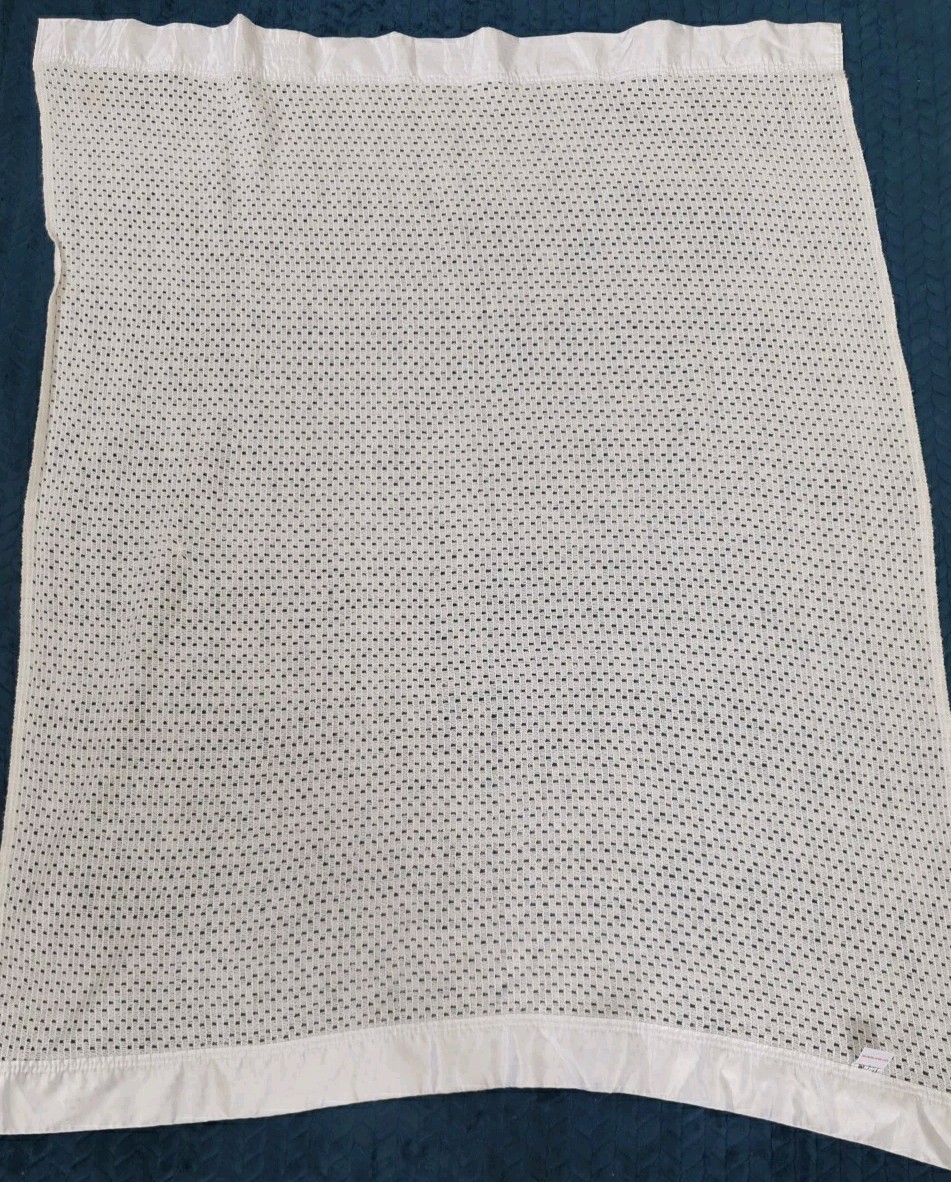 Coperta lettino carrozzina vintage bianca coccinella cellulare acrilico 110x125 cm usata foto 5