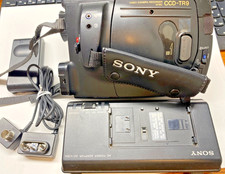 Sony Video Camera Recorder -8mm CCD-TR9 - with case/accessories