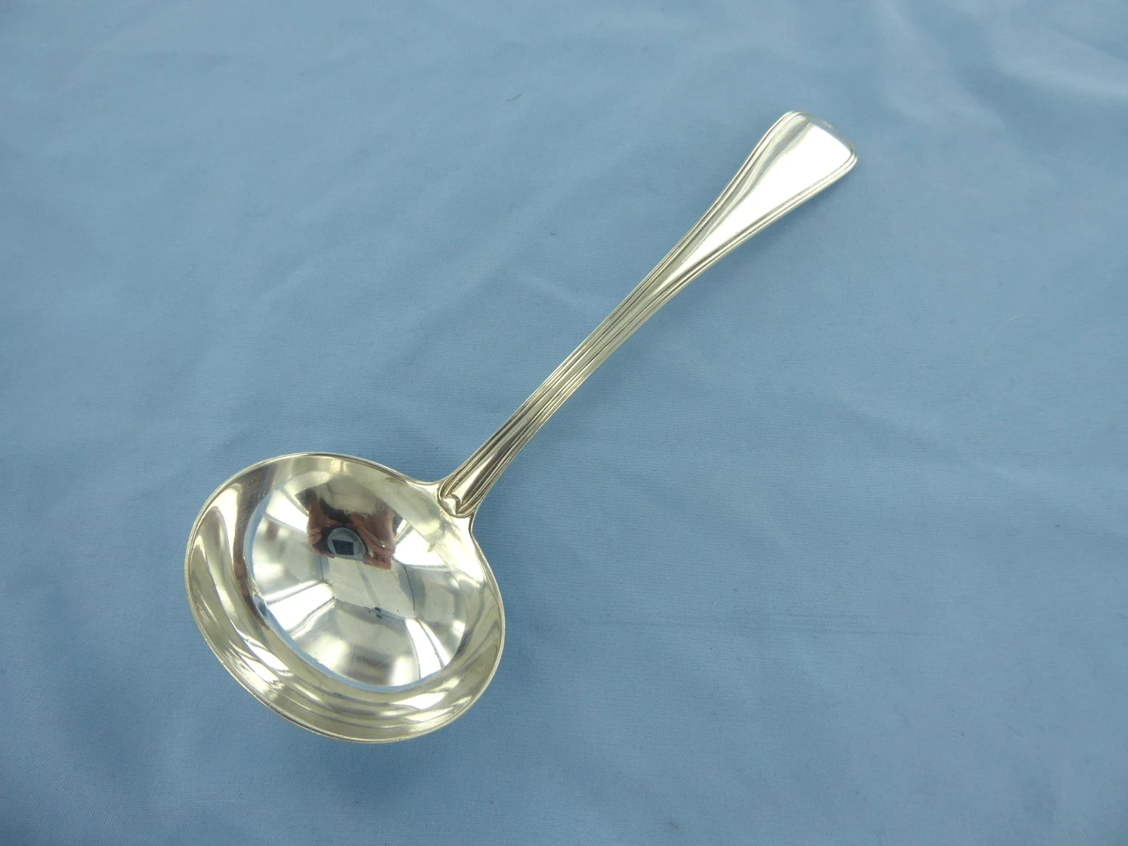 AN OLD ENGLISH THREAD SAUCE LADLE. LONDON 1824.
