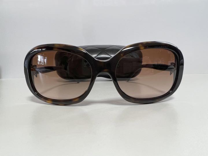 CHANEL Ribbon Tortoiseshell Brown Sunglasses in Excellent Condition at Reduced Price