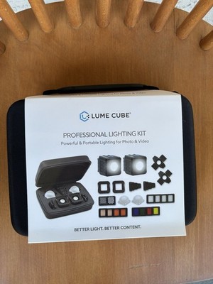 Lume Cube Professional Lighting Kit 2x LED Lights 24 pieces w/ Case Barn Doors 