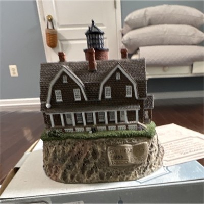Harbour Lights Gay Head Lighthouse Resin Boxed Collectible Village 1998