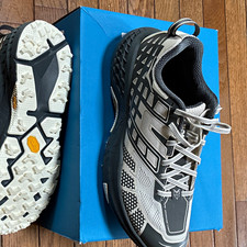Hoka One One Speedgoat 2 Men's Trail Running Shoes Gray/Black US 8 NEVER WORN 