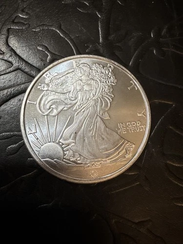 Walking Liberty Silver Eagle $1 RARE NO DATE 1 oz .999 Fine Silver Dollar 🔥🔥